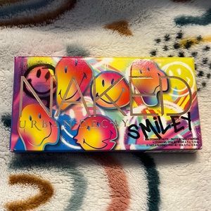 UD X SMILEY® NAKED CHILL HAPPY MINI EYESHADOW PALETTE - brand new